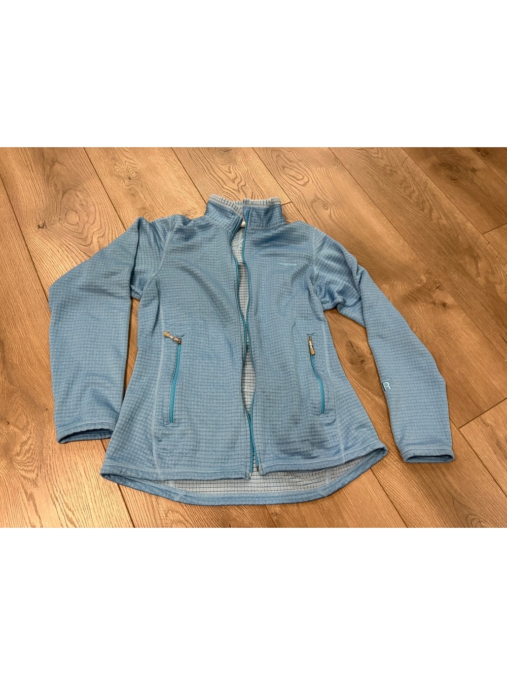 Patagonia Women's blue grid fleece jacket R1 full zip, broken zipper medium